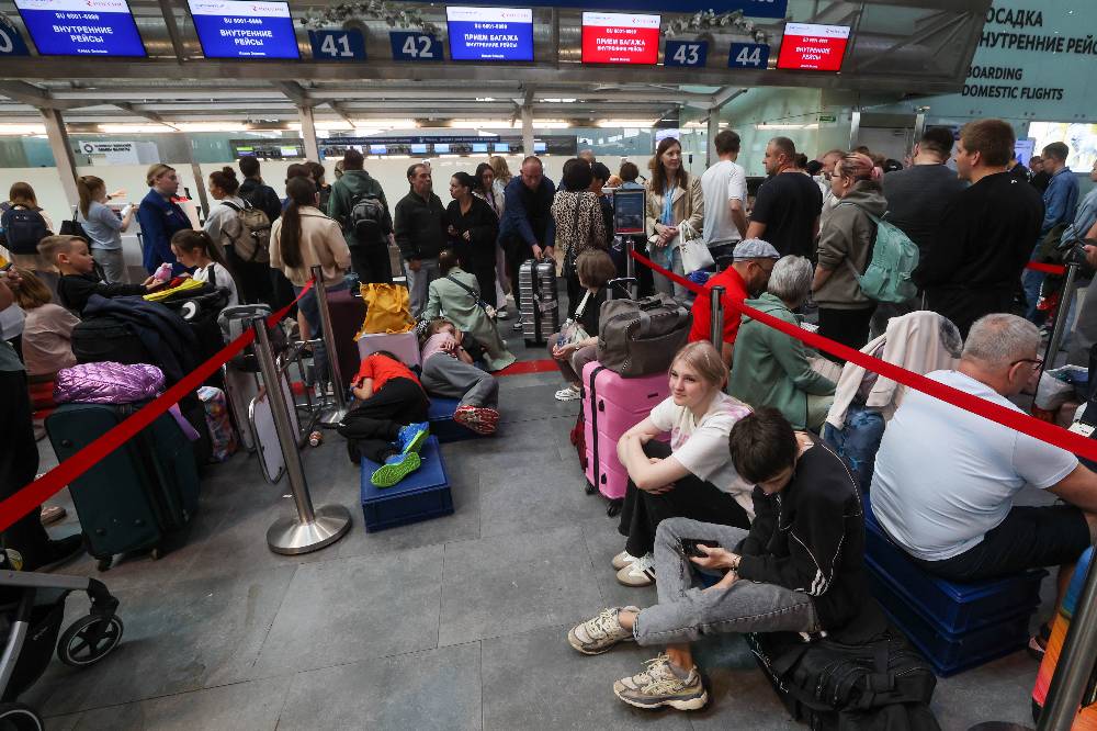 Пассажиры не могут вылететь в канун Нового года в аэропортах Храброво и Пулково