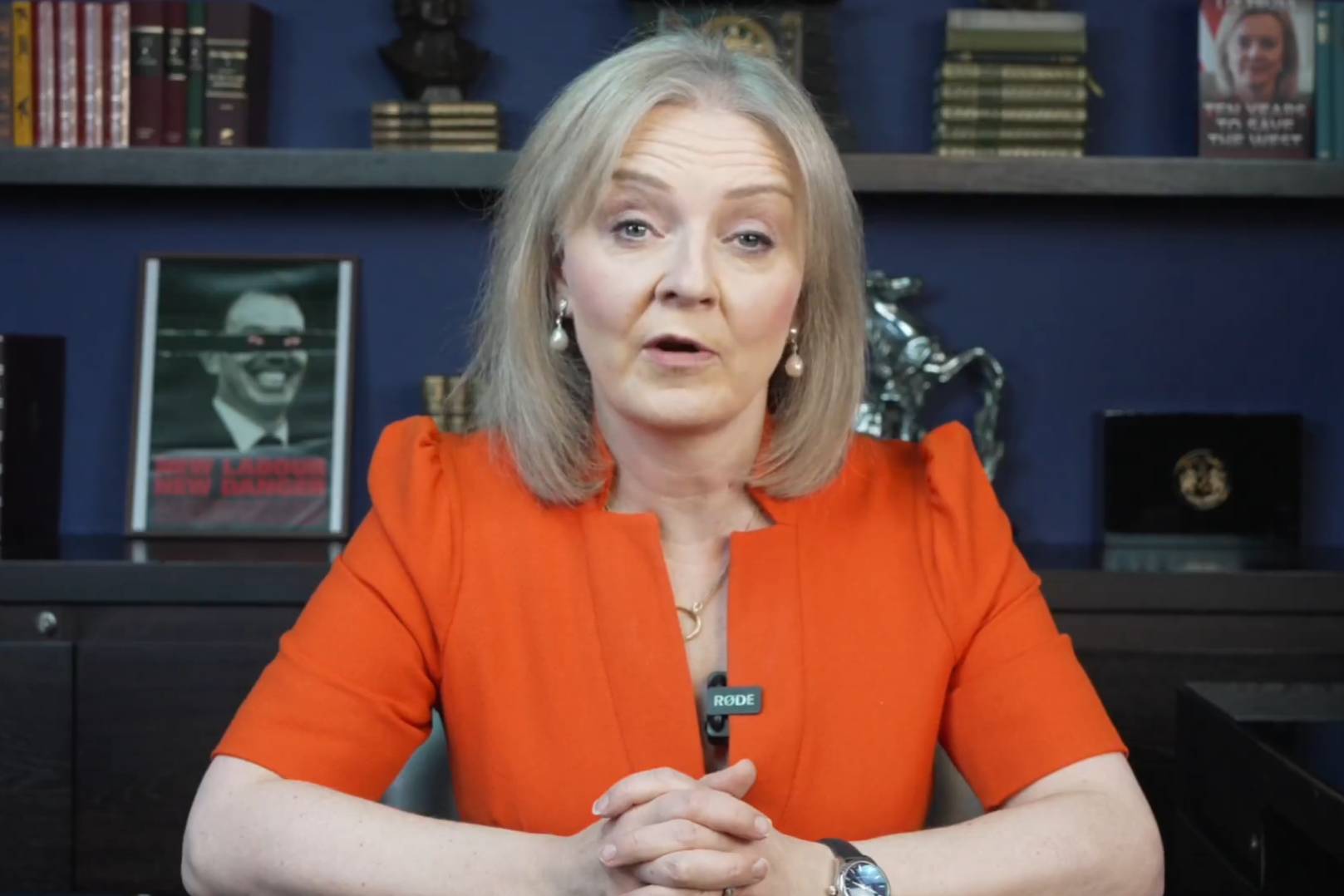 Проигравшая салату экс-премьер Британии Трасс анонсировала запуск шоу для борьбы с глубинным государством