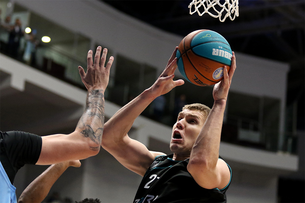 FIBA продлила отстранение России до февраля 2026 года, но допустила отбор на ОИ-2028