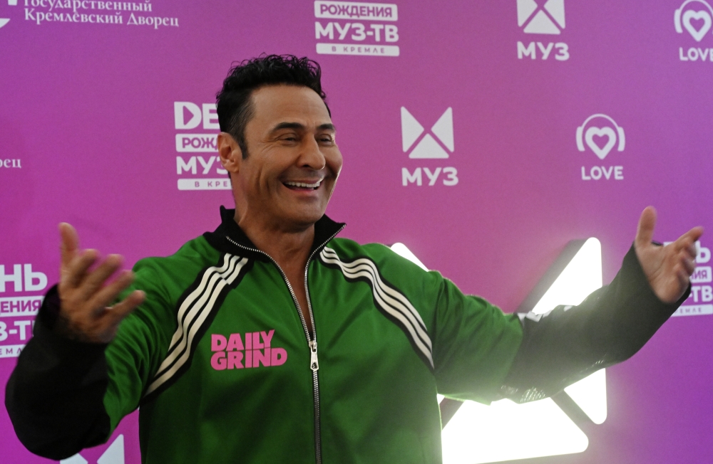 Певец Стас Костюшкин рассказал, как чуть не сжёг мамину квартиру