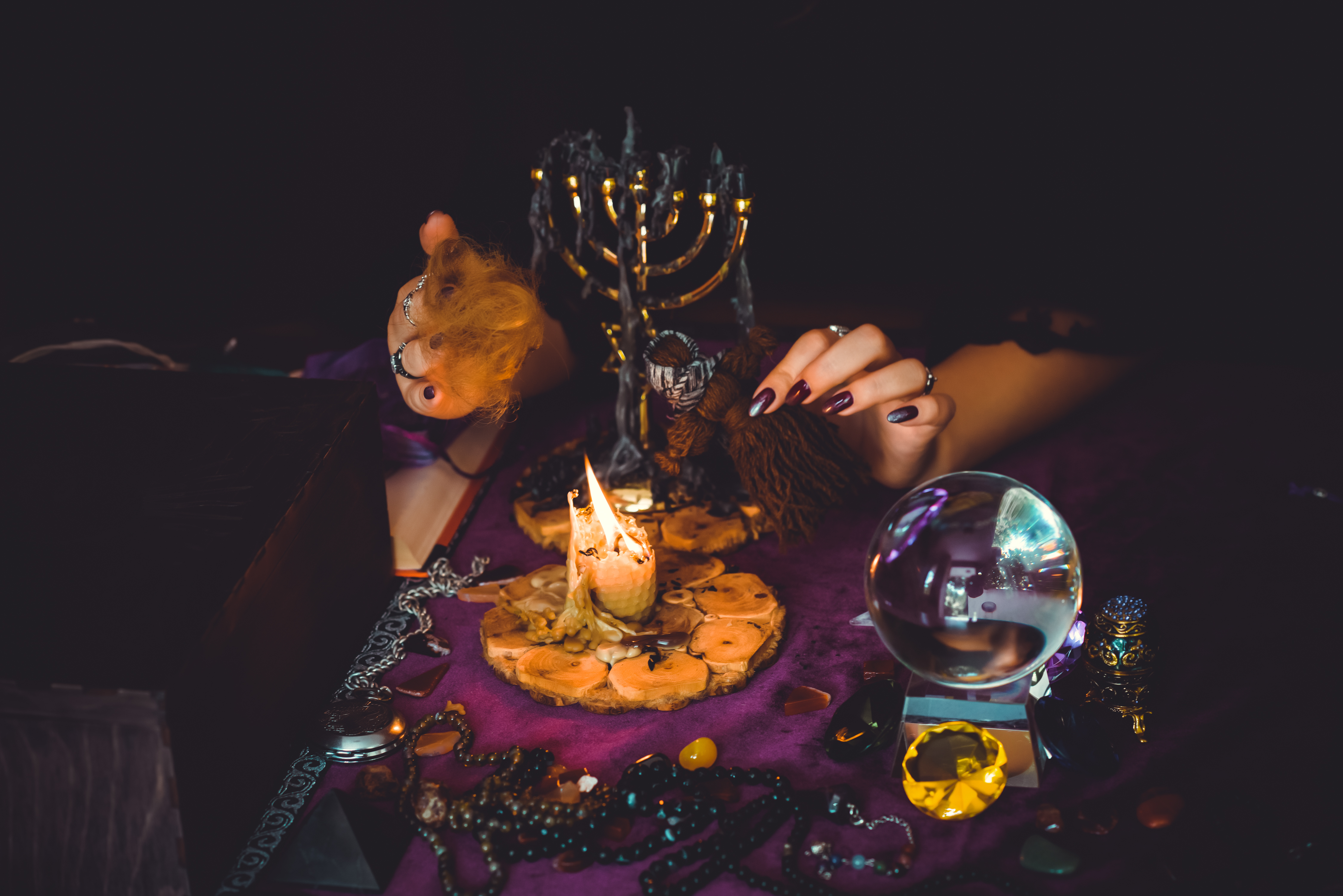 Жильцы новокузнецкой многоэтажки жалуются на ведьму-соседку