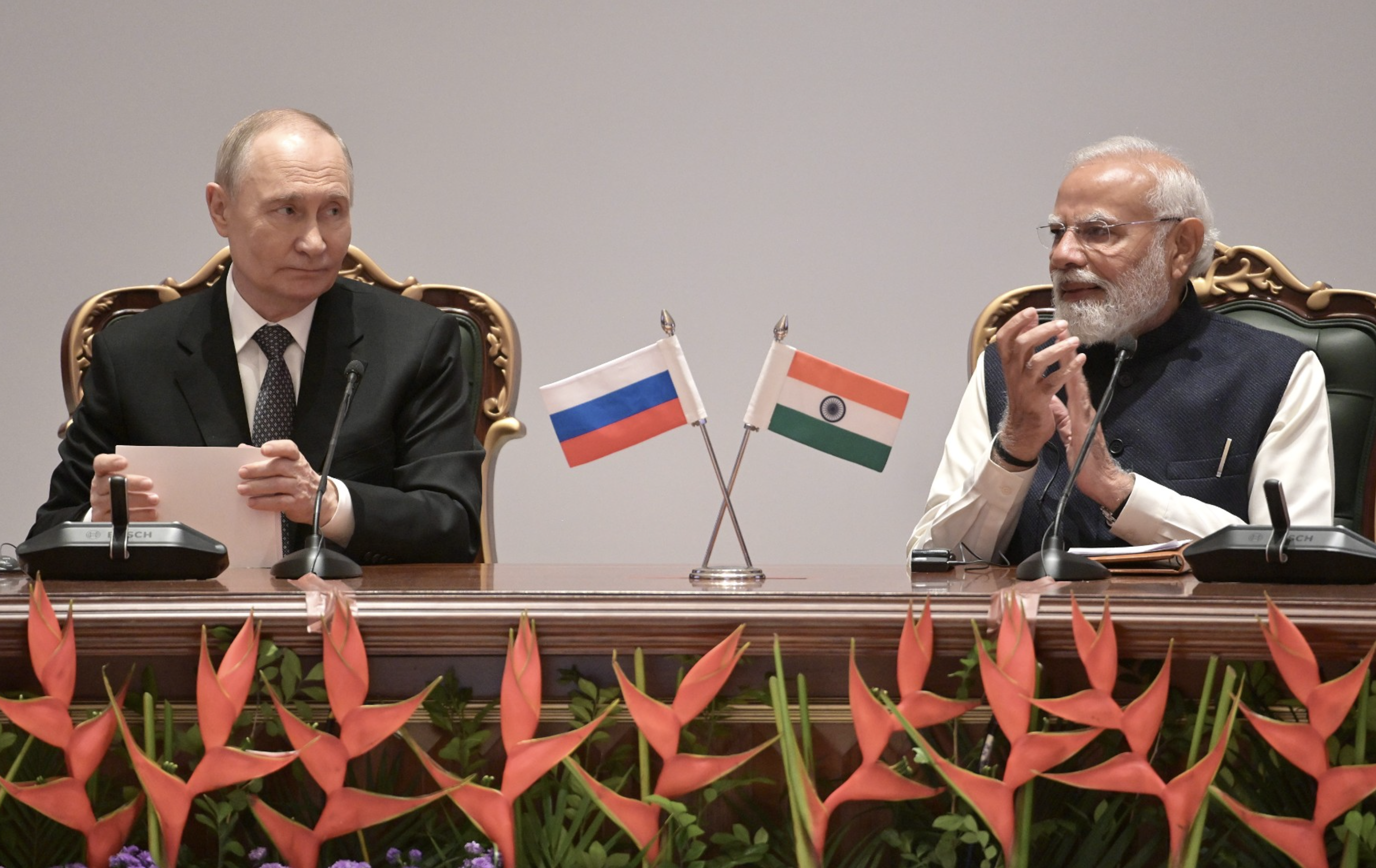 «Вместе пойдём — вместе вырастем»: Путин процитировал индийскую поговорку на приёме в Дели