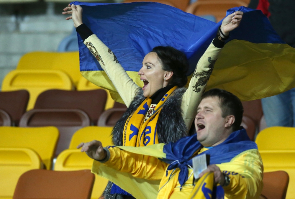 УЕФА оштрафовал Украину за антироссийский баннер на трибунах болельщиков