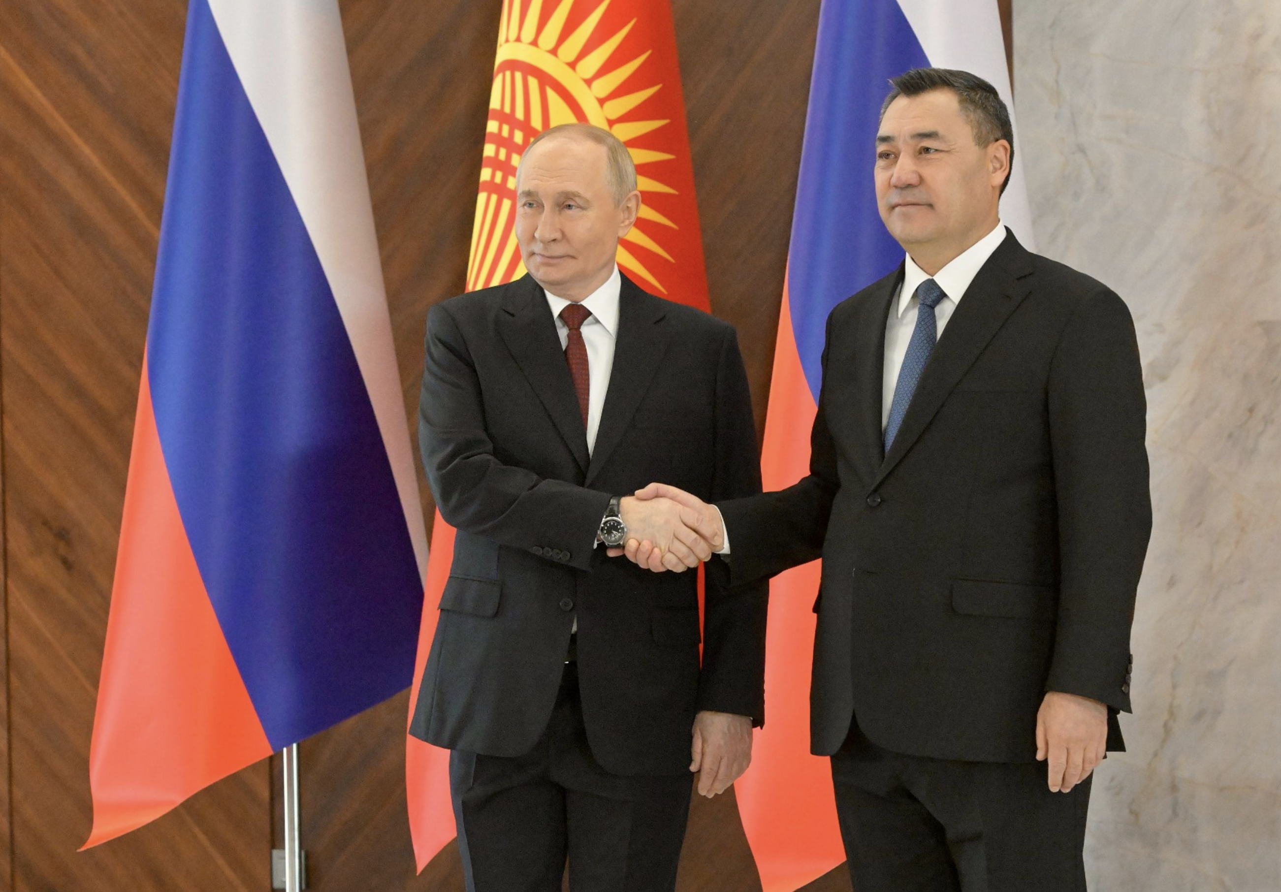 Путин после возвращения из Индии созвонился с президентом Киргизии