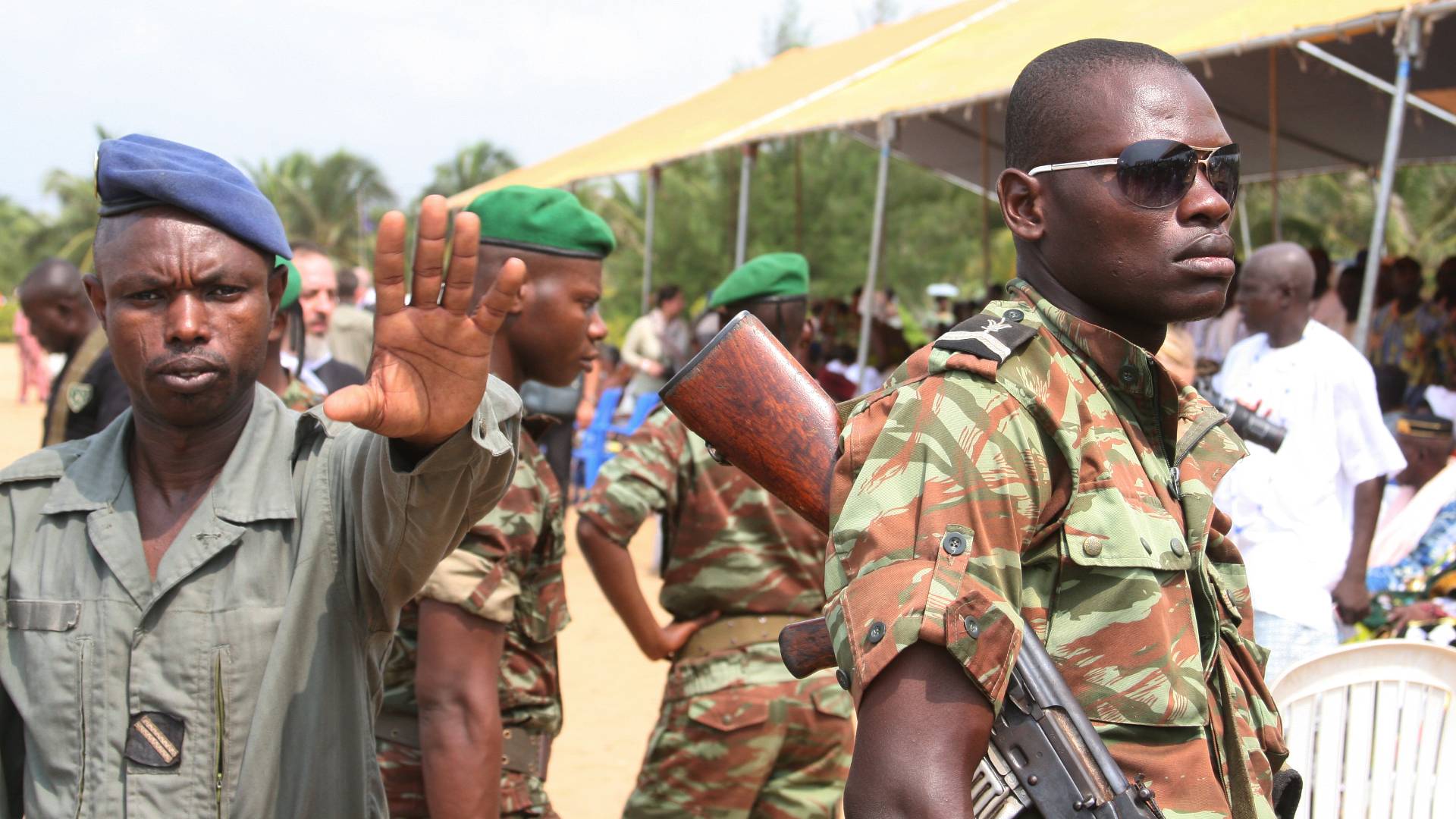Военные в Бенине захватили власть и перекрыли границы