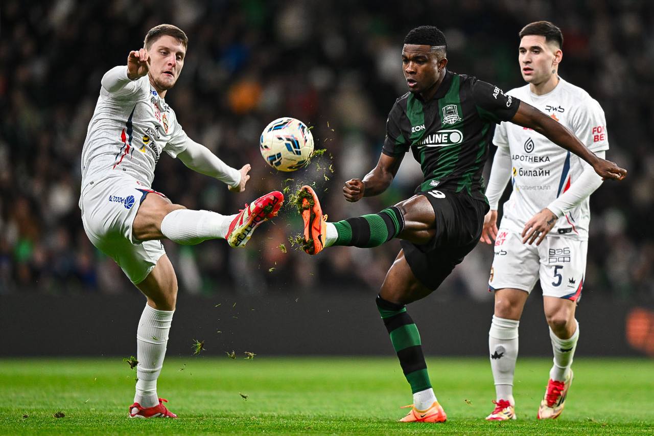 Нападающий «Краснодара» Кордоба обвинил в расизме игрока ЦСКА Вильягру