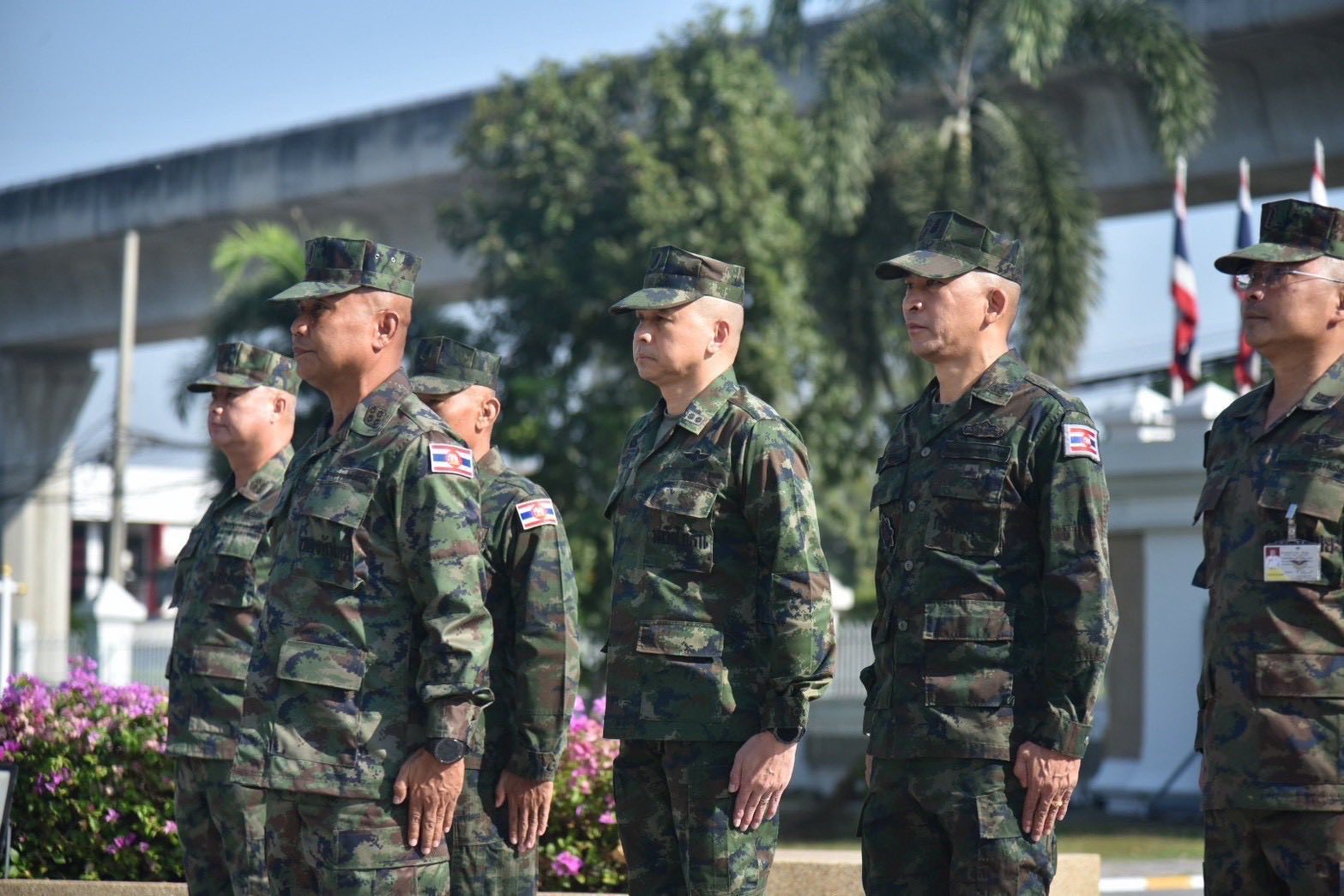 Армия Таиланда экстренно призвала граждан и туристов укрыться в убежищах
