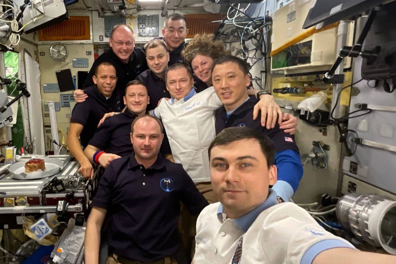 На МКС приготовили торт для экипажа «Союза МС-27», который возвращается на Землю