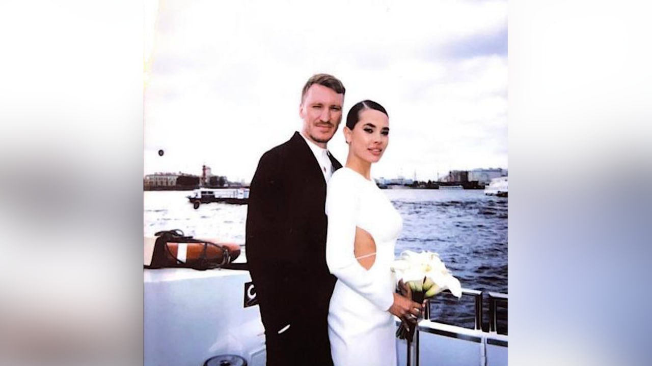 «Выбрали не меня»: Ася Резник объявила о разводе с мужем