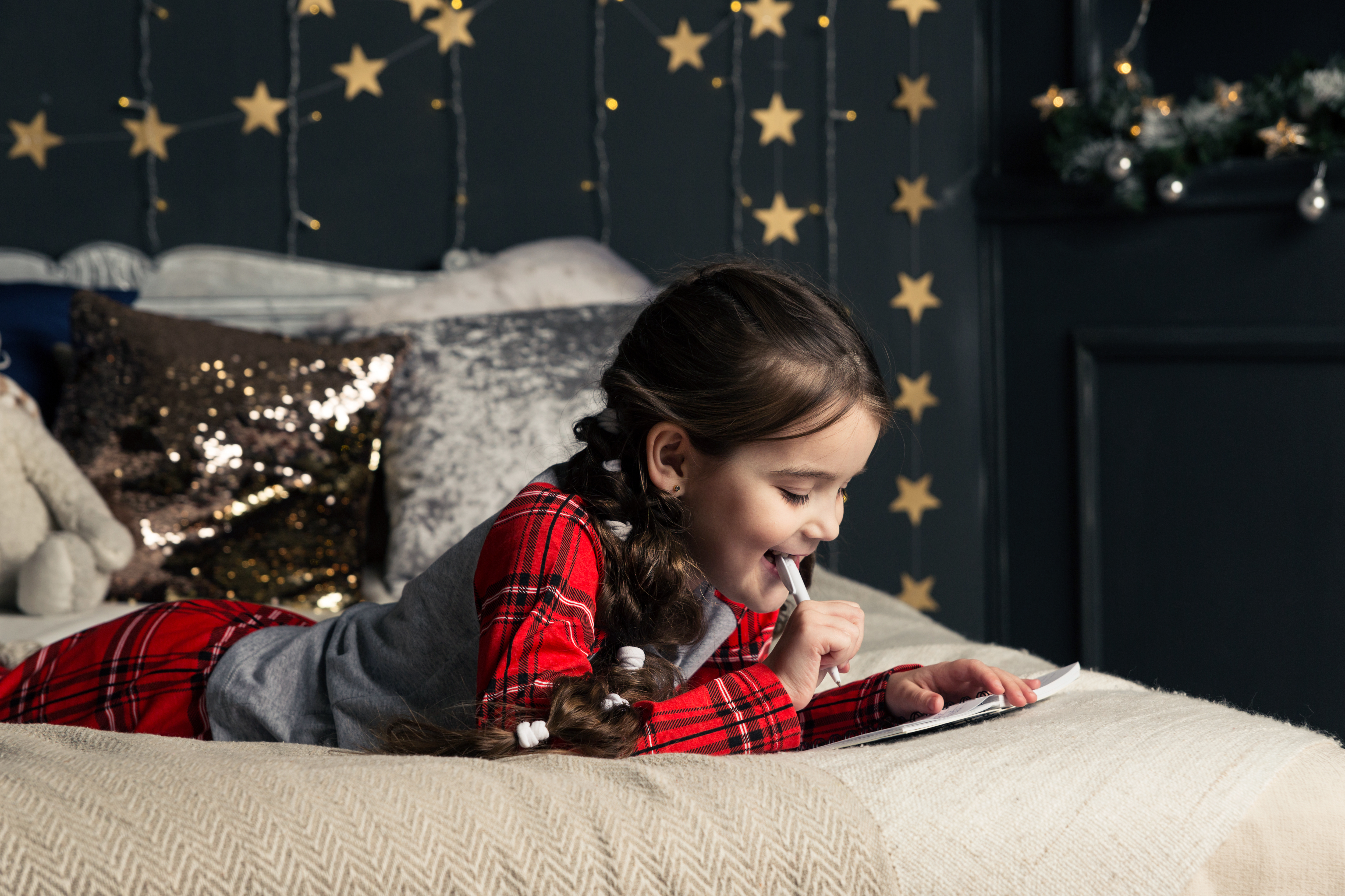 Психолог рассказала, как реагировать на дорогие запросы детей Деду Морозу