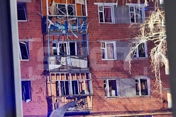 БПЛА повредил жилой дом в Чебоксарах, в городе работает ПВО