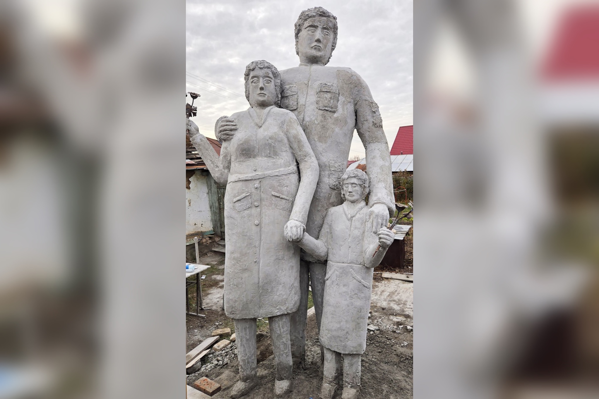 «Это кощунство»: Памятник семье солдата СВО поверг жителей Урала в шок