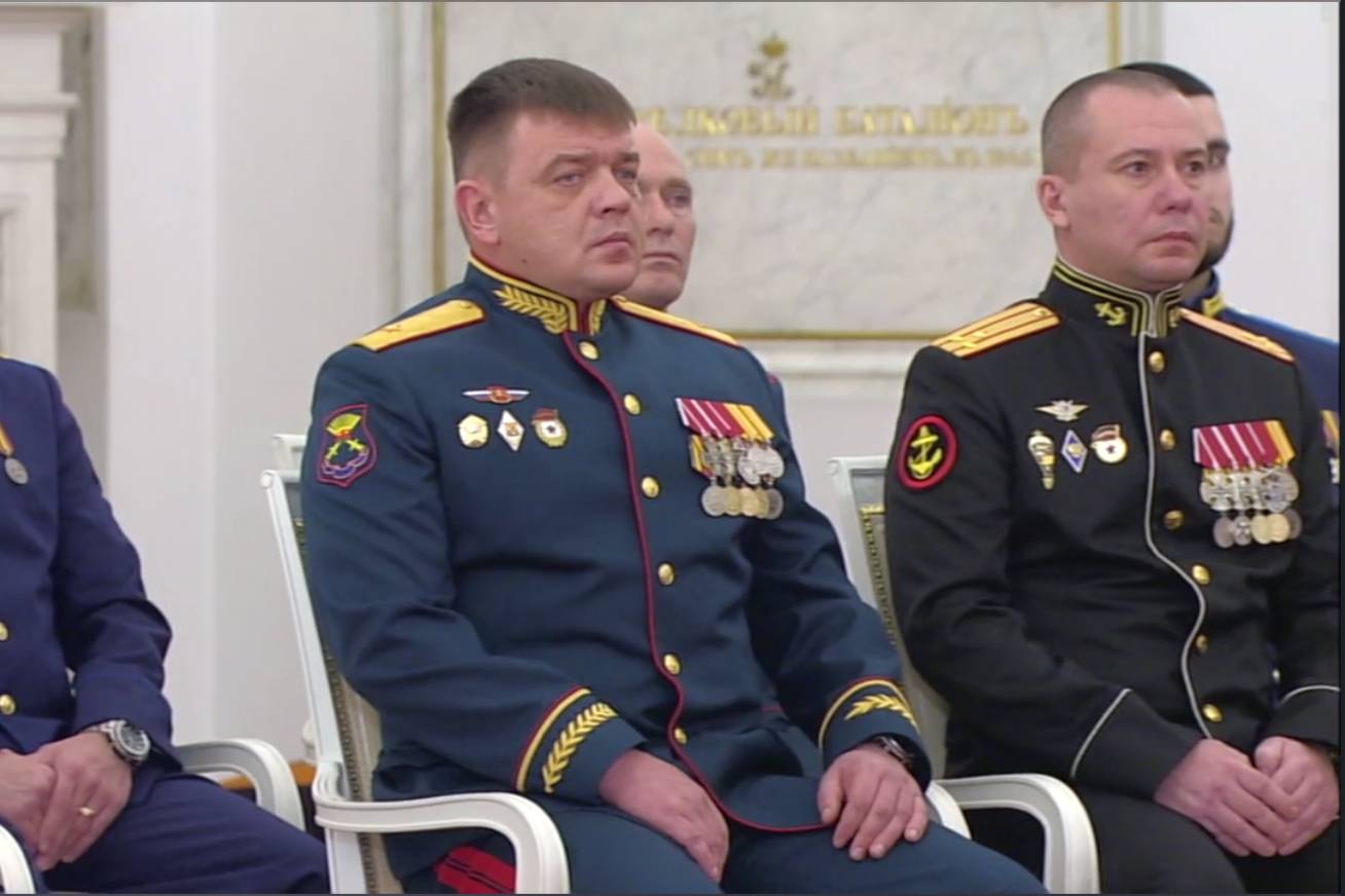 Путин в Кремле вручает Героям России медали Золотая Звезда