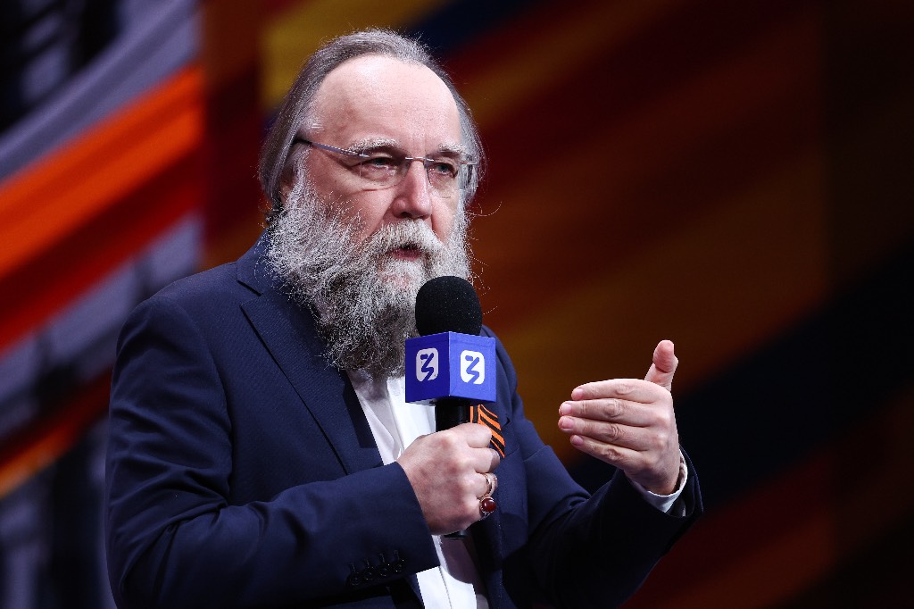 Британия ввела санкции против философа Дугина и центра «Рыбарь»