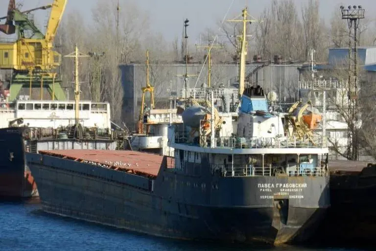 Судно с тысячами тонн груза тонет в Азовском море, на помощь идут российские ледоколы