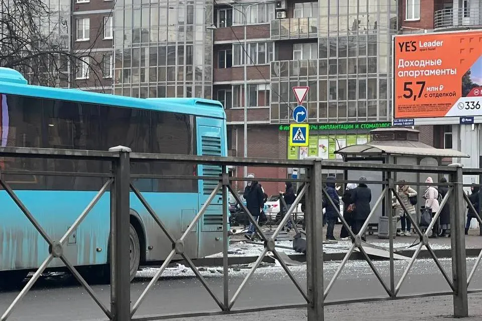 Названа причина смертельного ДТП в Петербурге, где автобус протаранил остановку