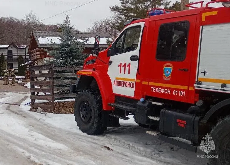 На Кубани начался пожар после падения обломков сбитого беспилотника