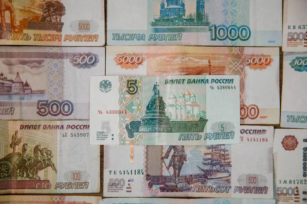 Центробанк объяснил, почему выпуск пятирублёвых банкнот вдруг возобновился