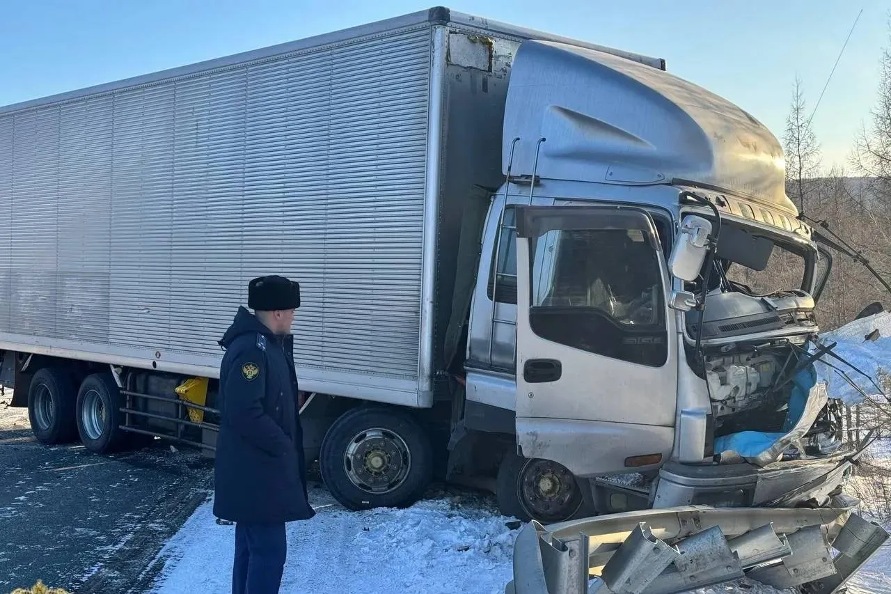 В Приамурье легковушка устроила смертельное ДТП, вылетев навстречу грузовику