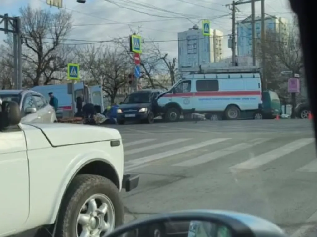 Спасатели попали в аварию по пути на место смертельного ДТП с автобусом в Крыму