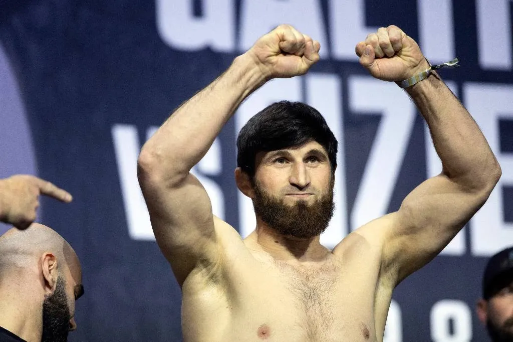 Российский боец Анкалаев победил Перейру и стал чемпионом UFC