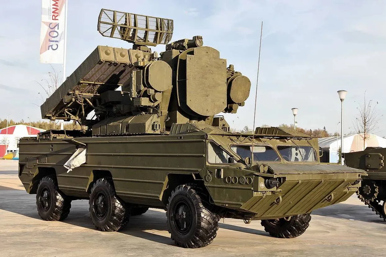 Силы ПВО за сутки сбили 228 дронов ВСУ, авиабомбу JDAM и два снаряда HIMARS