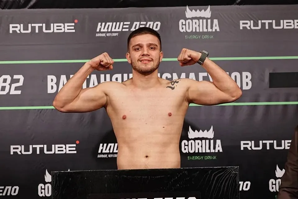 В Петербурге боец MMA отправил в нокдаун мужчину из-за съёмок видео