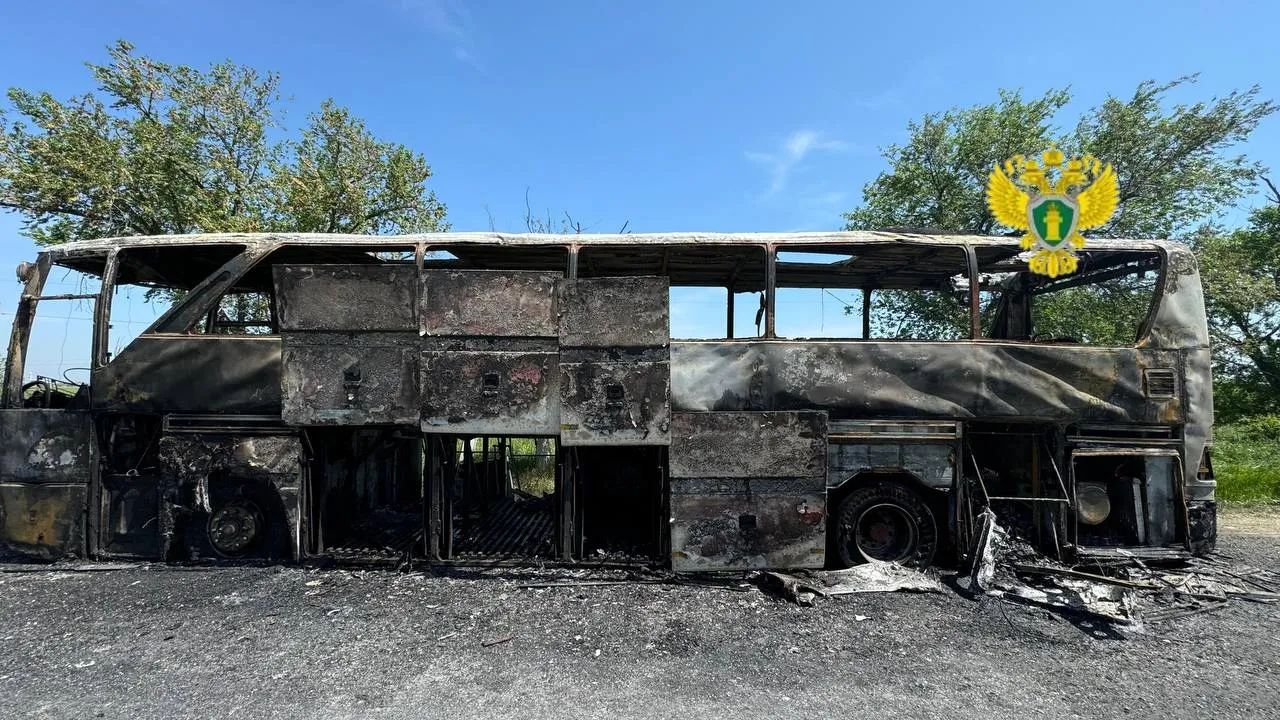 Пассажирский автобус сгорел на трассе в Дагестане