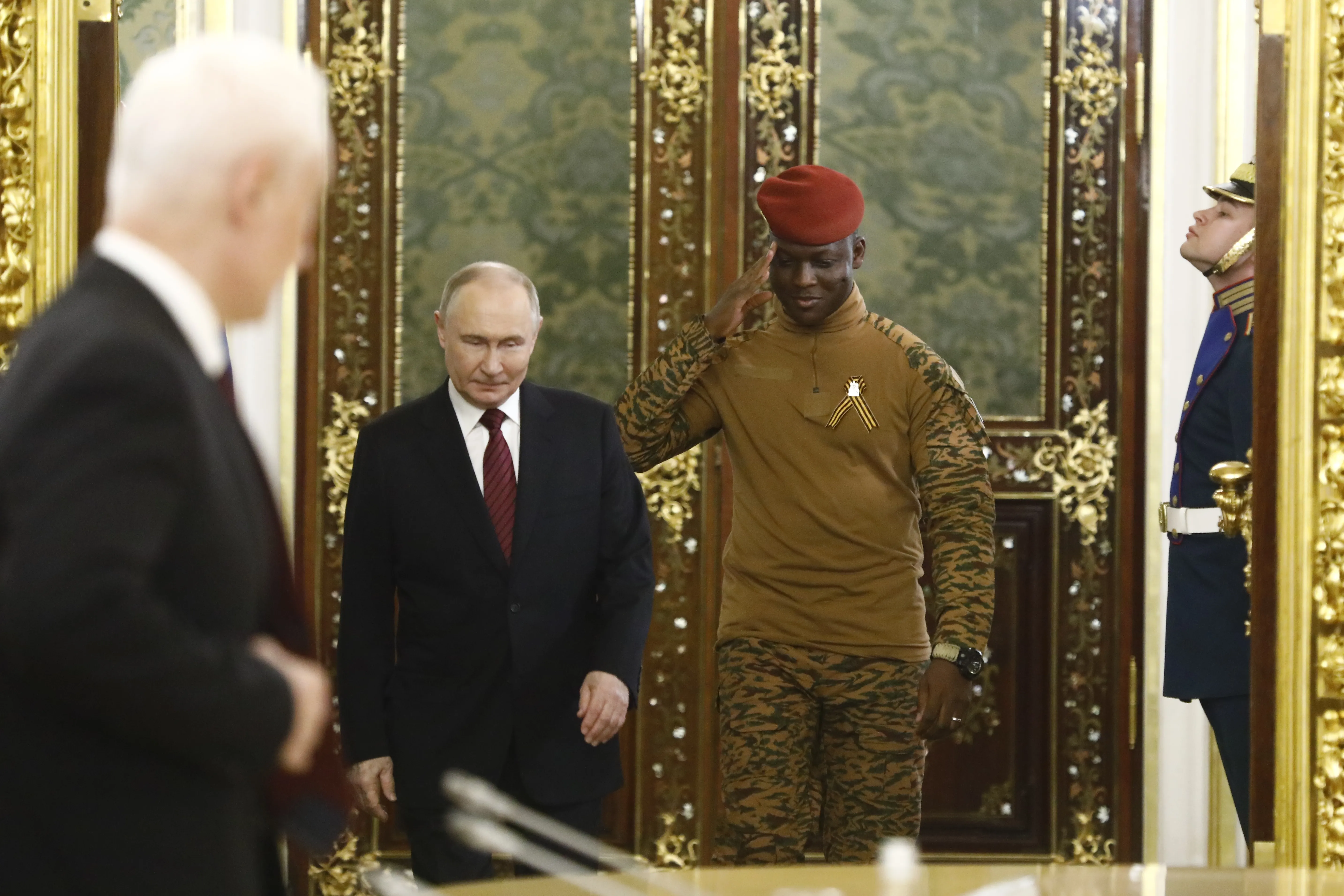 Президент Буркина-Фасо Траоре обратился к Путину по-русски во время встречи