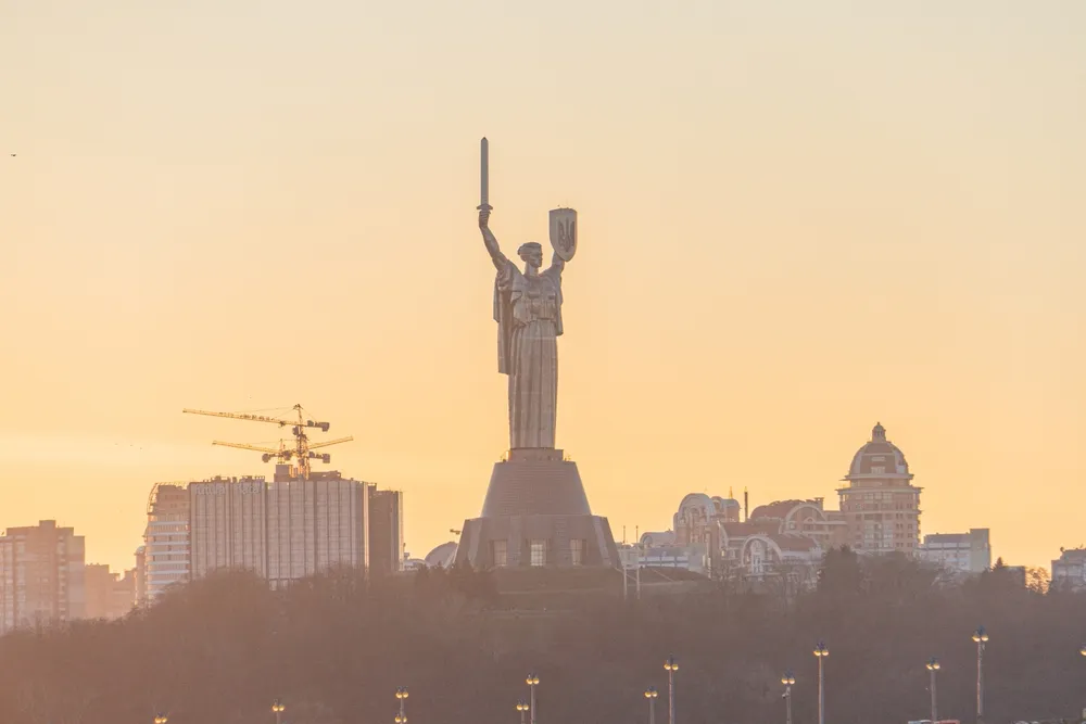 В Киеве и восьми областях Украины взревели сирены воздушной тревоги