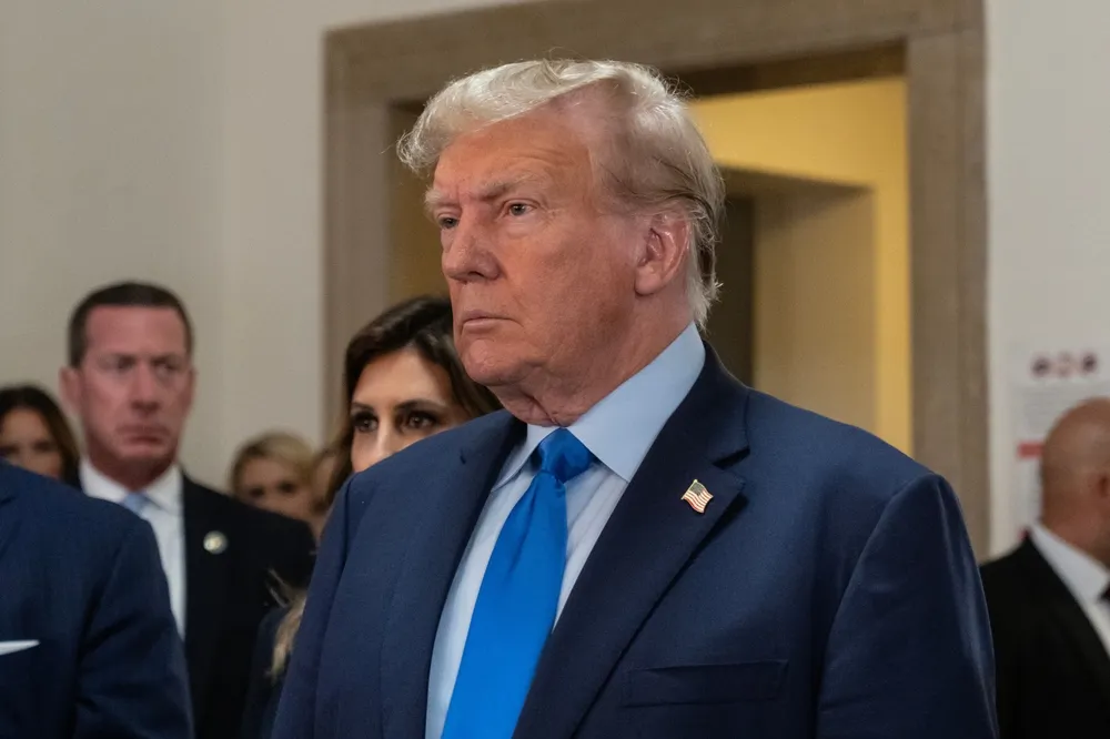 Семья Трампа озолотилась за первый месяц его президентства — NYT