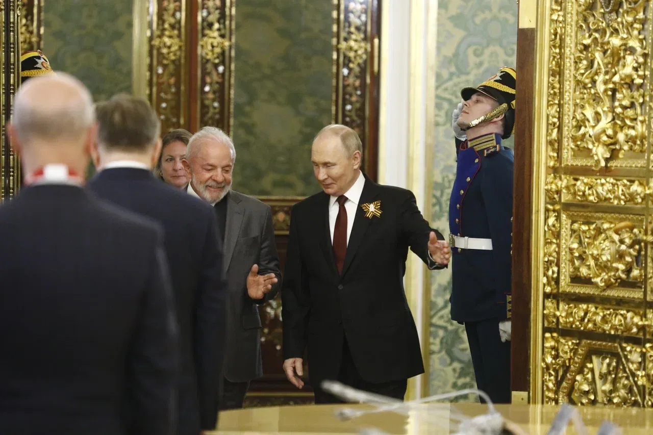 Путин поговорил по телефону с президентом Бразилии во время его остановки в Москве