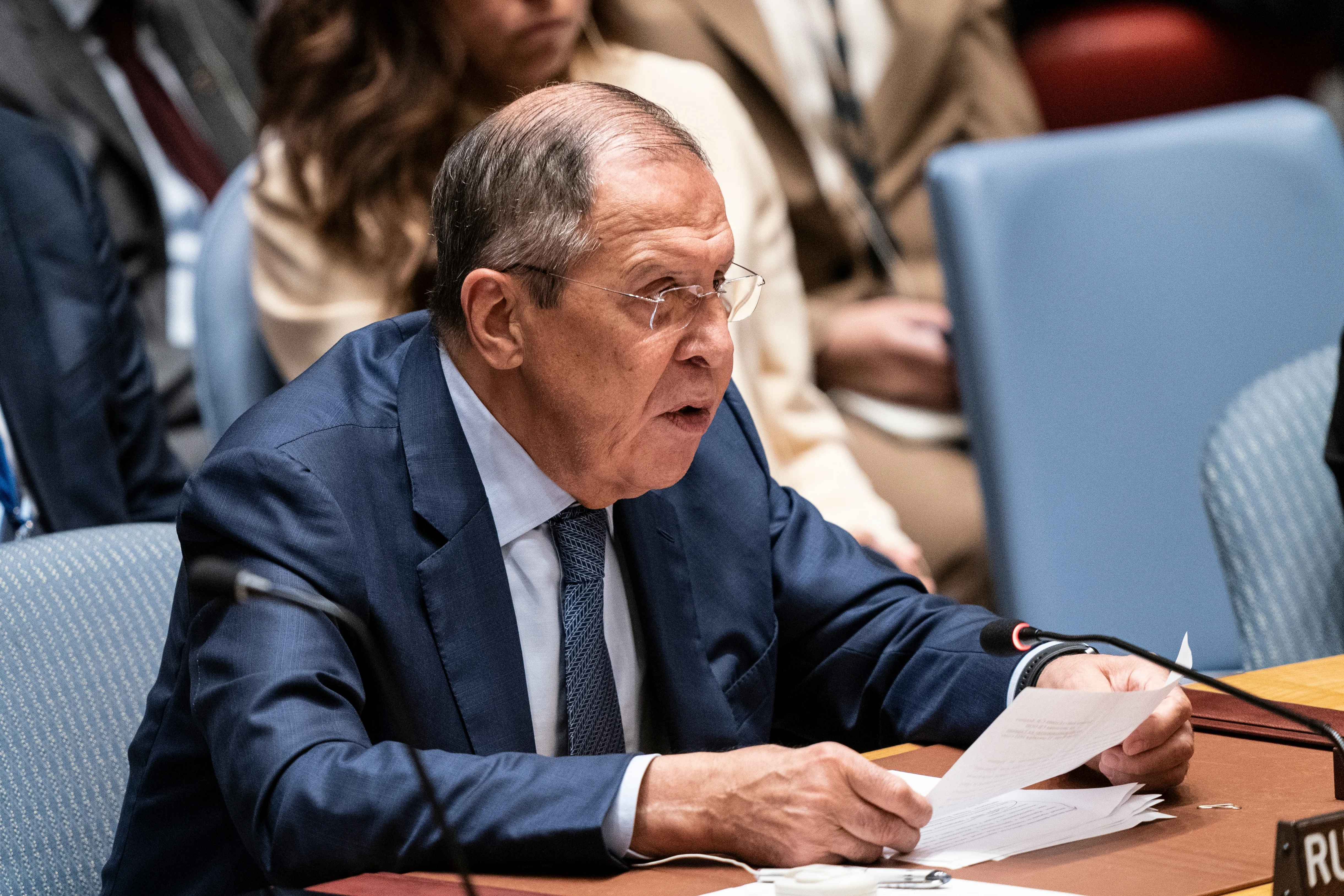 Лавров: Заявления Макрона по Украине умом понять невозможно