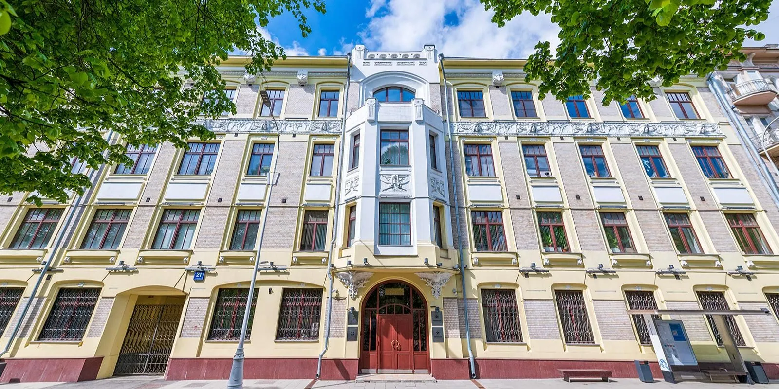 Орлы, чайки и мифический гамаюн: какие птицы скрываются в московской архитектуре