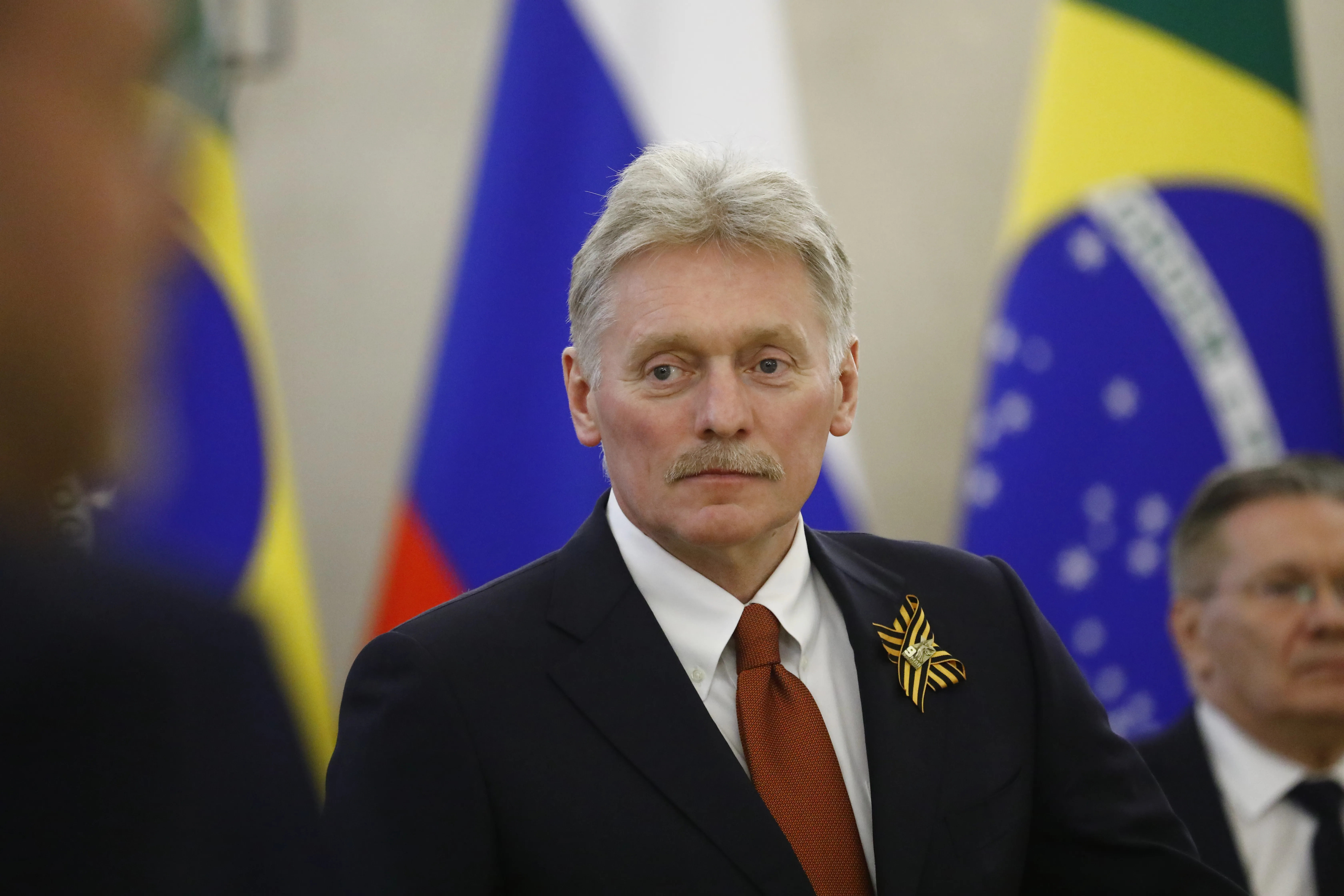 Песков: Делегация РФ в Стамбуле находится на постоянной связи с Путиным