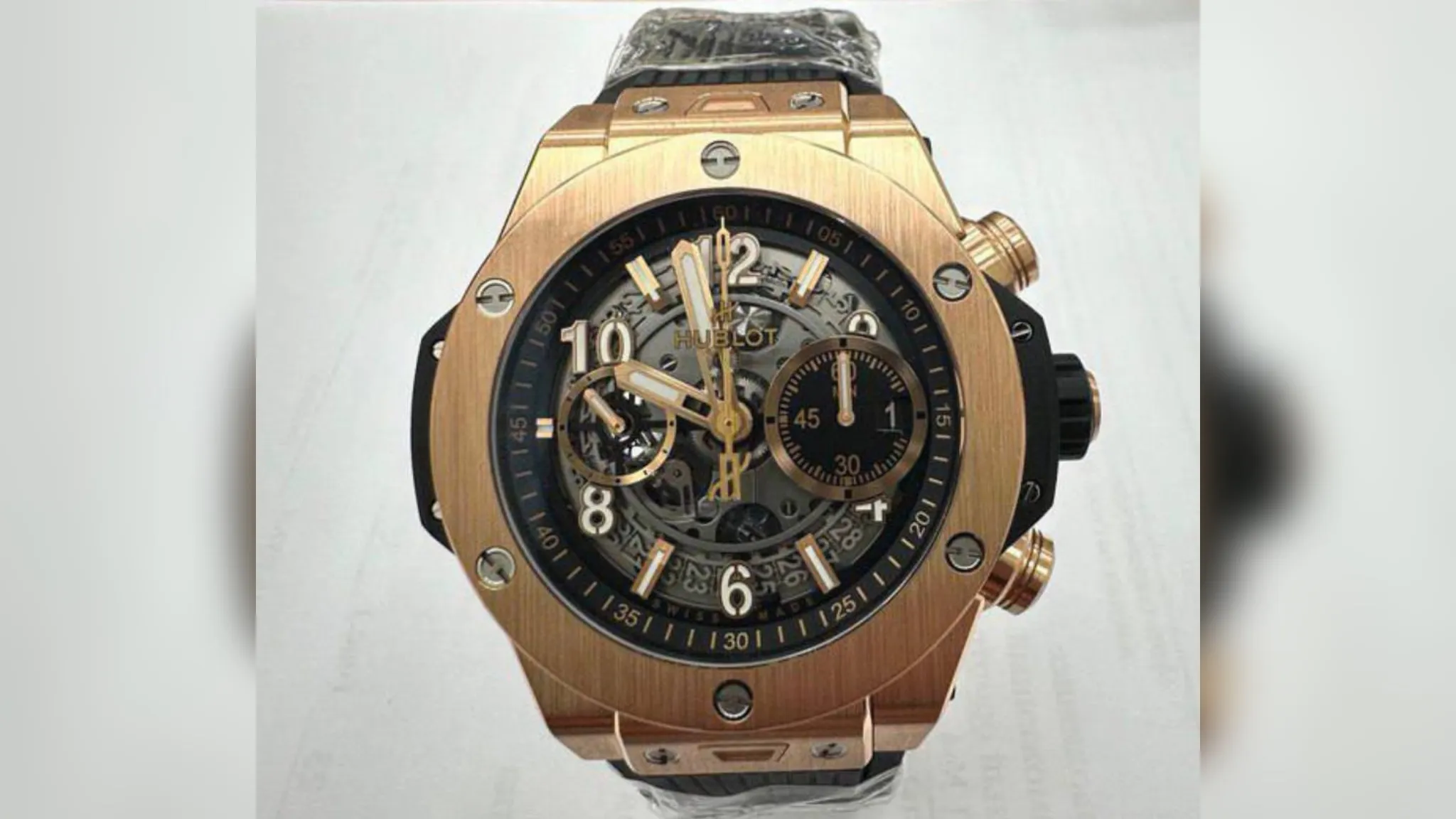 Китаец пытался провезти в РФ часы HUBLOT за 3,5 млн, его поймали в Шереметьево