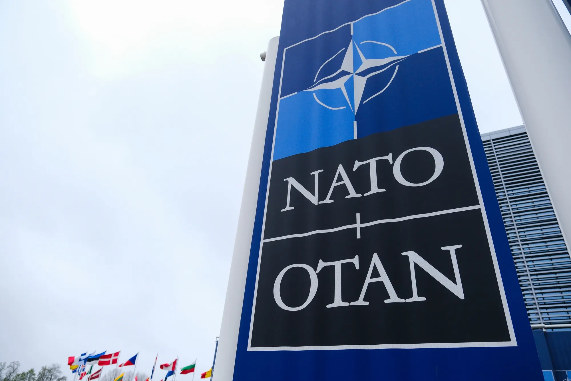 Marianne: НАТО стало инструментом давления США на Европу