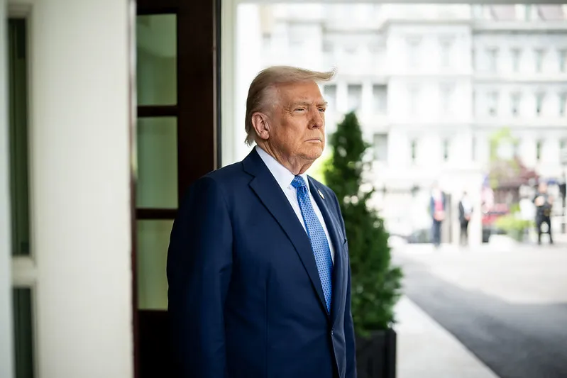 «Должно случиться что-то очень суровое»: Трамп назвал команду Байдена бандитами и предателями