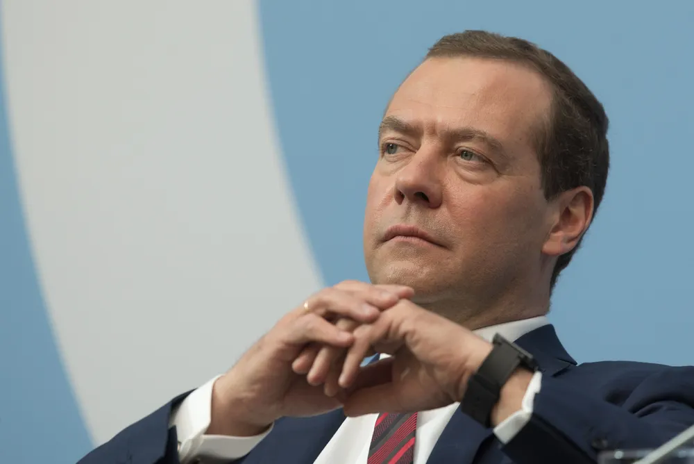 Медведев фразой из советского фильма ответил на вопрос о доверии к Трампу