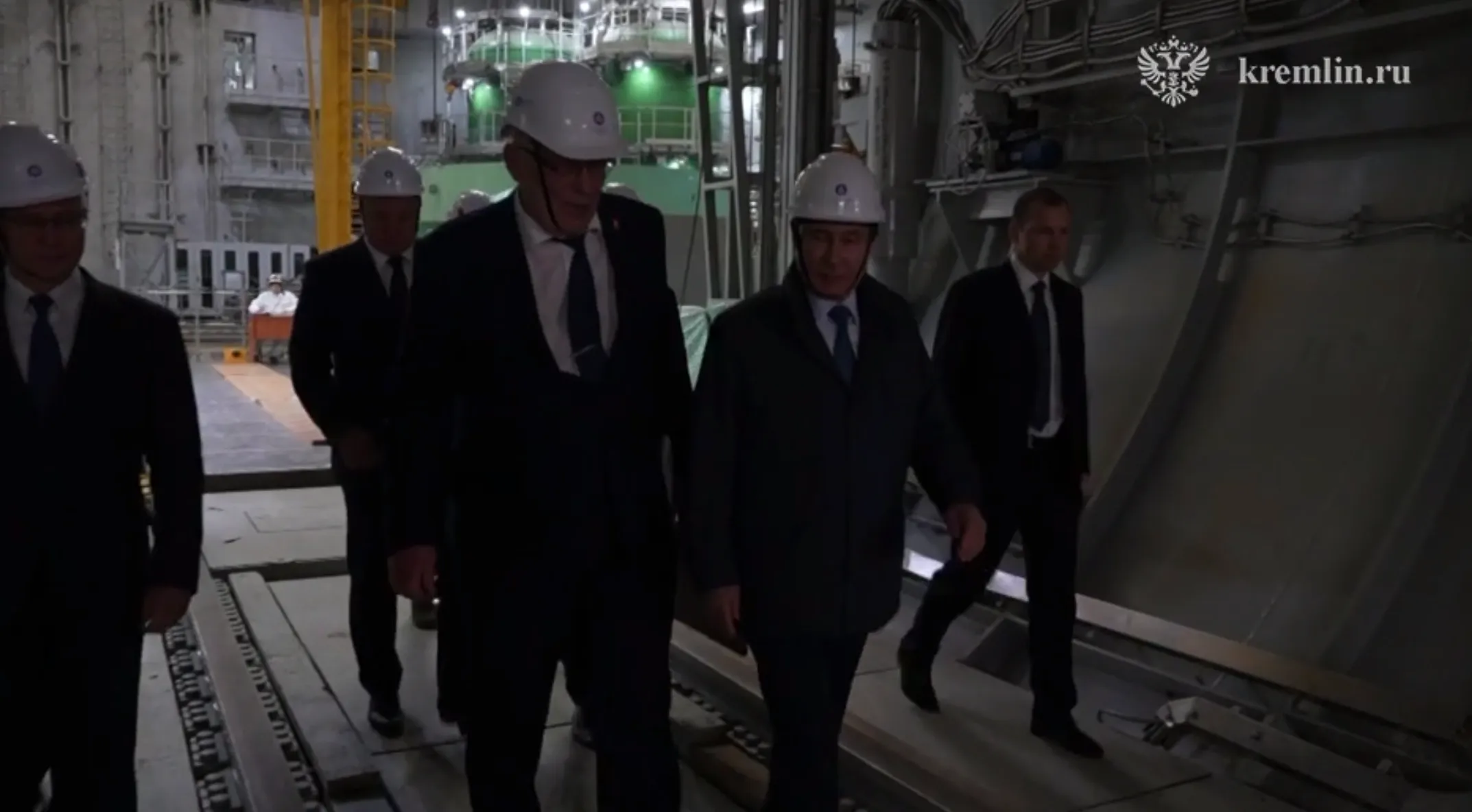 Кремль показал видео посещения Путиным строящейся Курской АЭС-2