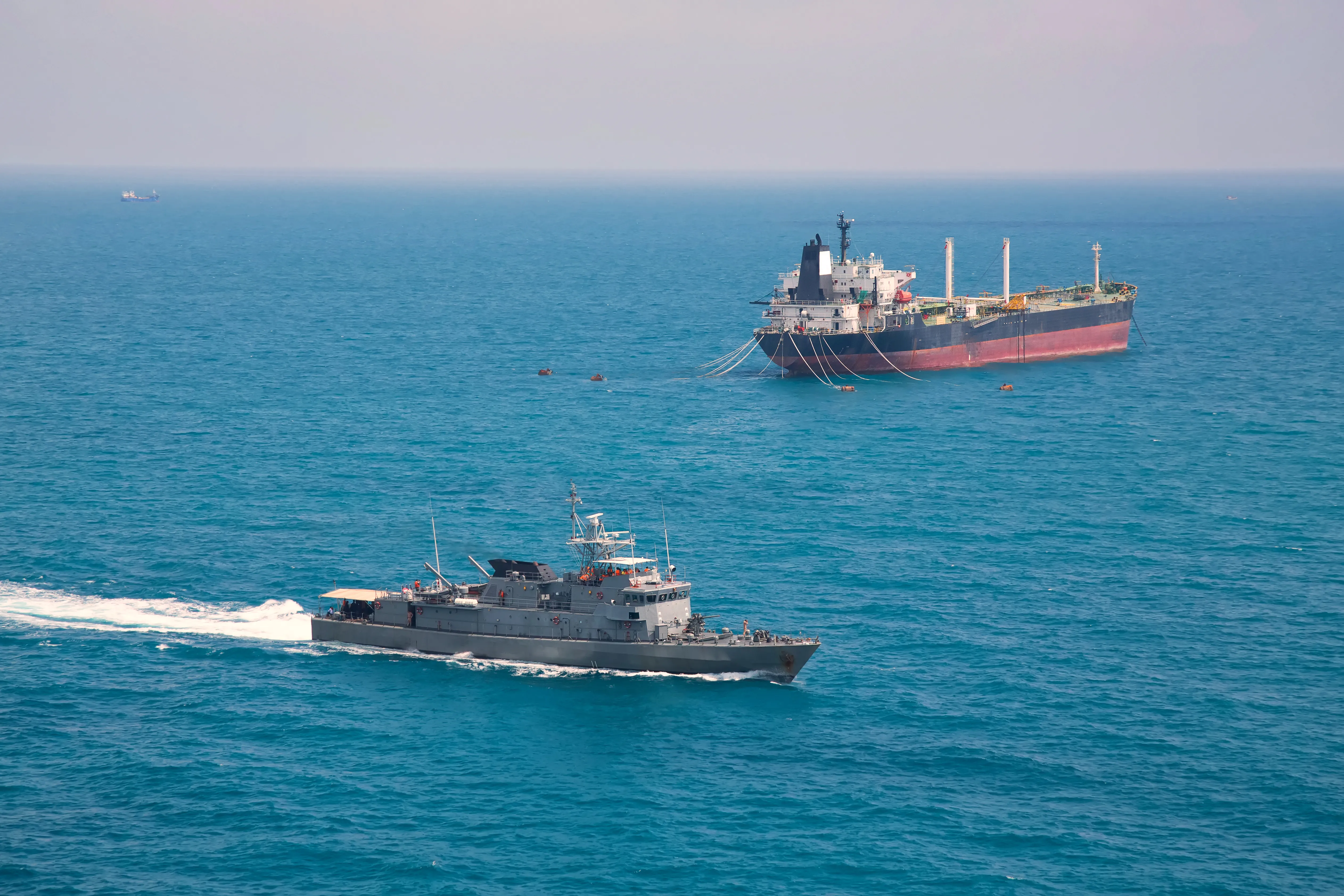 В Южно-Китайском море между кораблями Филиппин и Китая произошла стычка