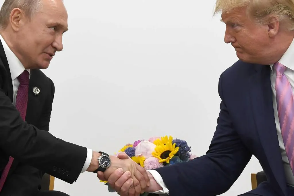 Стало известно, о чём Макрон и Стармер отчаянно молили Трампа перед его звонком Путину