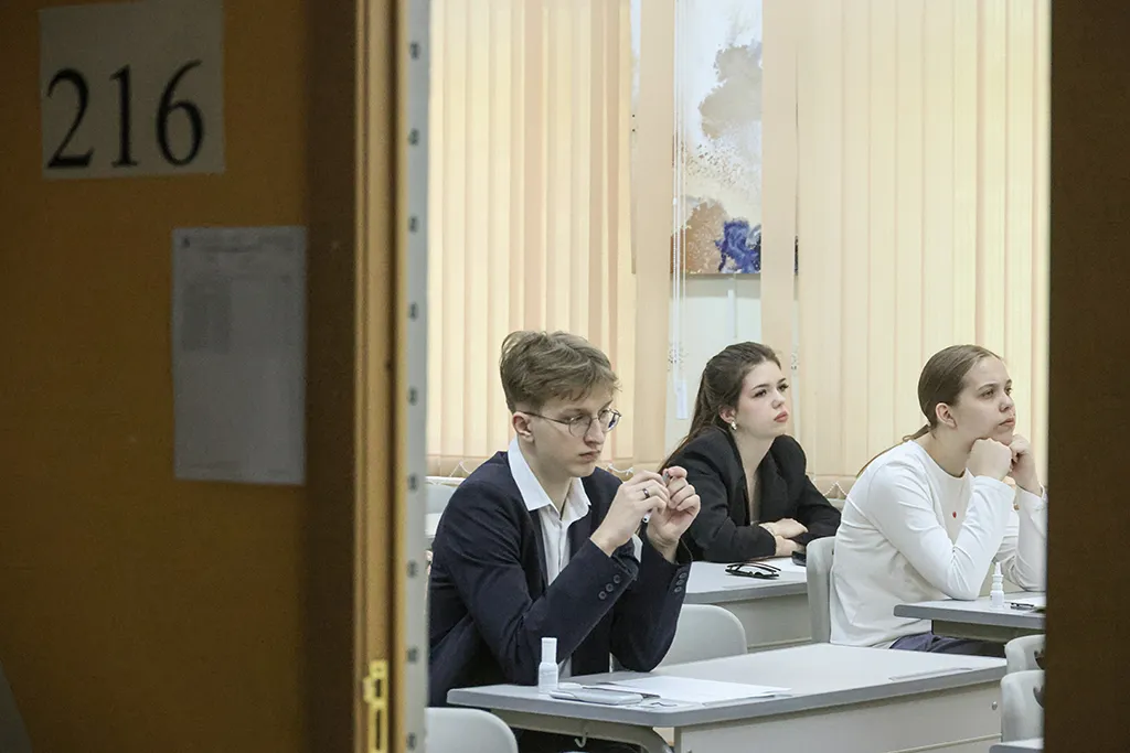 Власти Екатеринбурга объяснились за запрет школьнице пронести икону на ЕГЭ