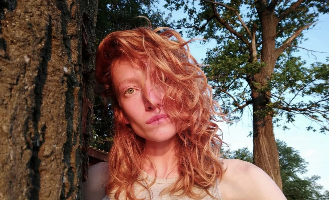 Убившая мужа модель Судакова оправляла фото раны знакомому врачу и мыла пол