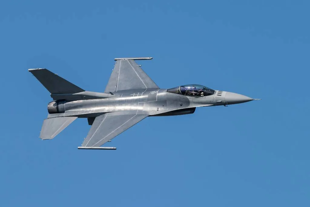 Старьё с хламовки: Нидерланды отправили Украине F-16 с истёкшим сроком службы