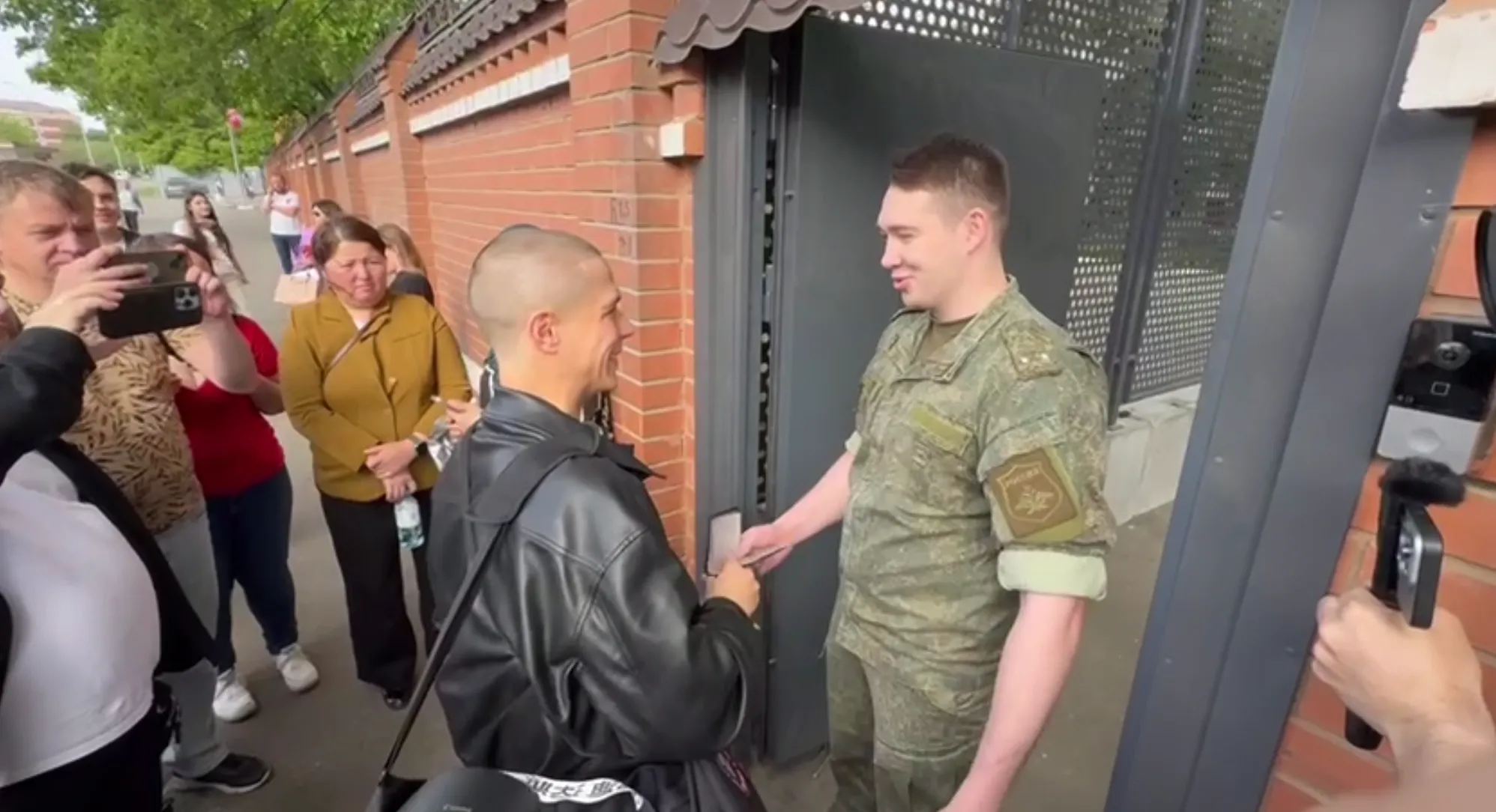 Актёр Глеб Калюжный ушёл в армию