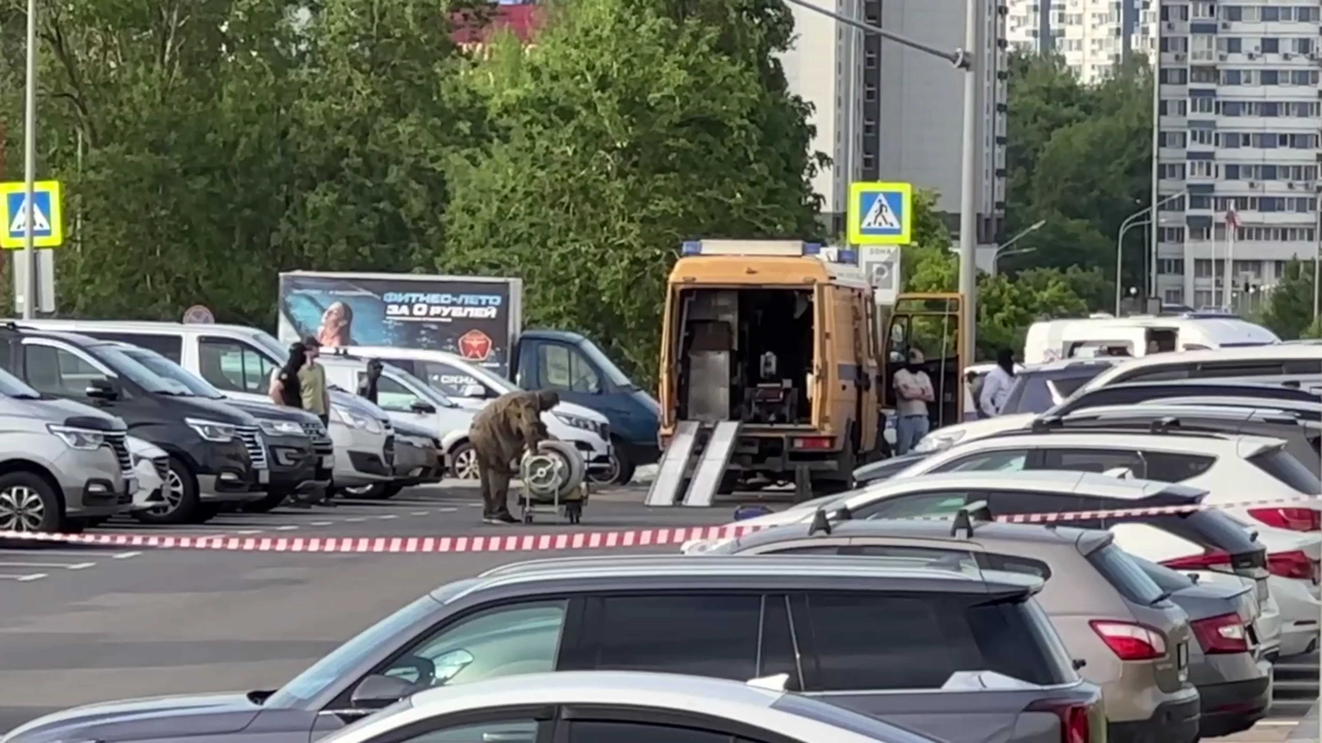 Стало известно, что написал злоумышленник с небогатой фантазией под авто военного в Москве