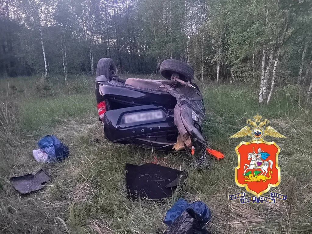 Две 13-летние девочки погибли в опрокинувшейся в кювет «Ладе» в Подмосковье