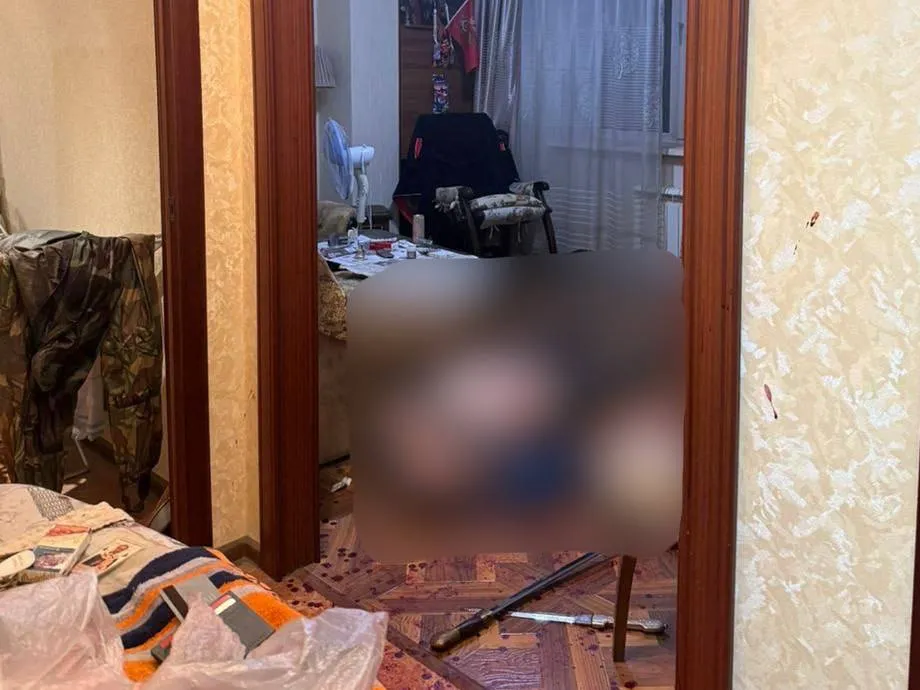 «Зачем я его убил?!» Россиянин зарезал кинжалом сына и, залитый его кровью, выбежал раскаиваться на улицу