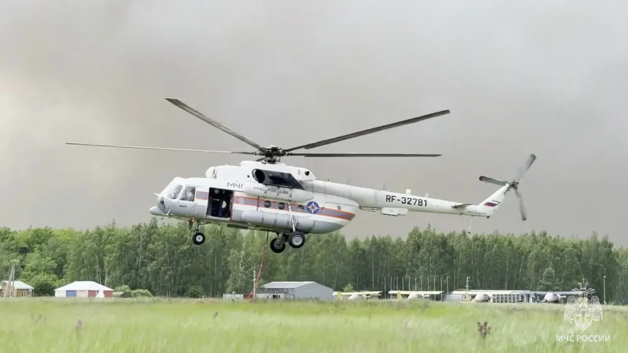 Для борьбы с пожаром в заповеднике Липецкой области задействован вертолёт МЧС